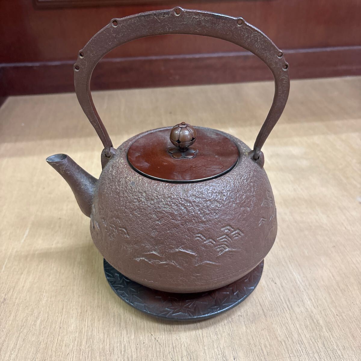 鉄瓶 京瓶 茶道具 鉄製 骨董 アンティーク 古い鉄瓶 平丸型 蓋柄有 釜