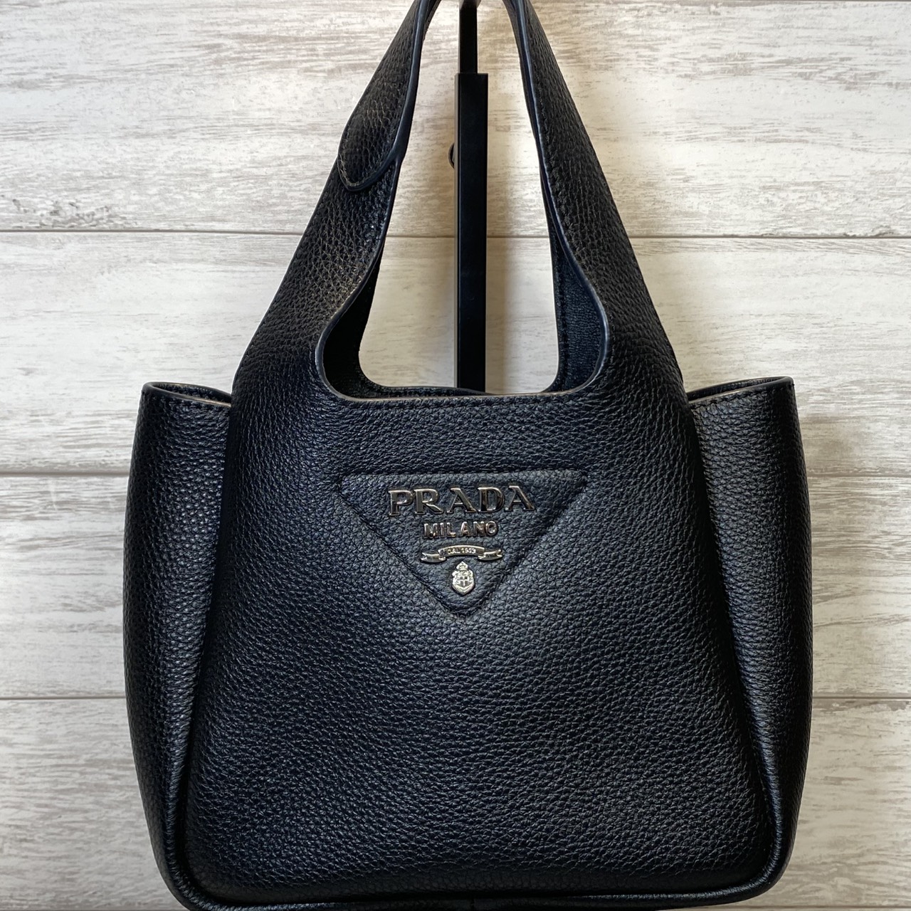 PRADA】 プラダ ヴィッテロダイノ ミニトートバッグ 1BA349 をご紹介し