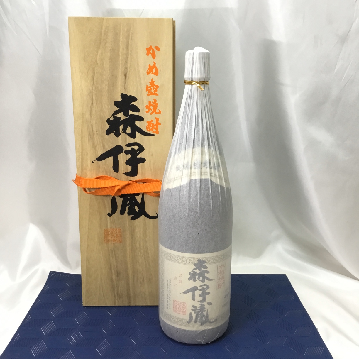 本格焼酎 森伊蔵 木箱 桐箱 さつま 名産 かめ壺焼酎 芋焼酎 1800ml