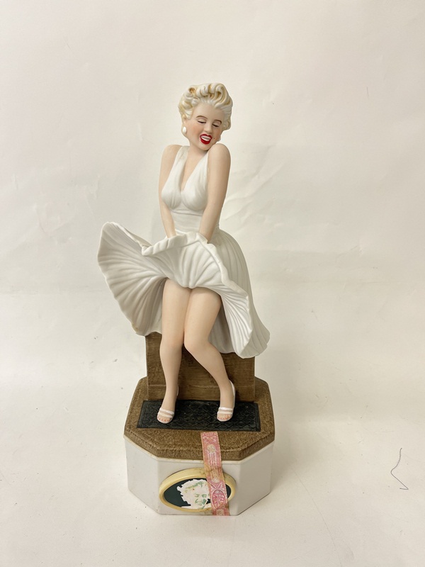 マリリンモンロー【7年目の浮気】ウィスキー750ml - リサイクル＆買取