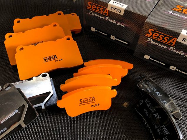 メガーヌ4RS 低ダストパッドへの交換 | RED POINT/レッドポイント