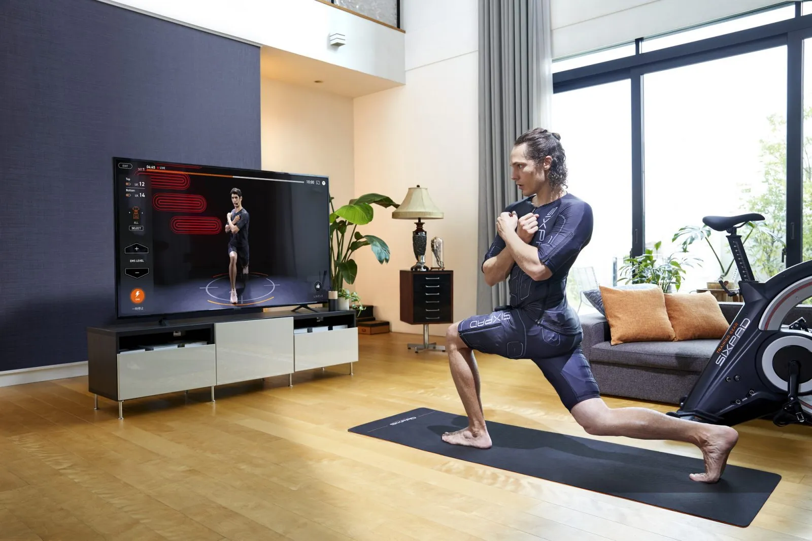 最先端のEMSオンラインジム「SIXPAD HOME GYM」がおうちトレーニングを