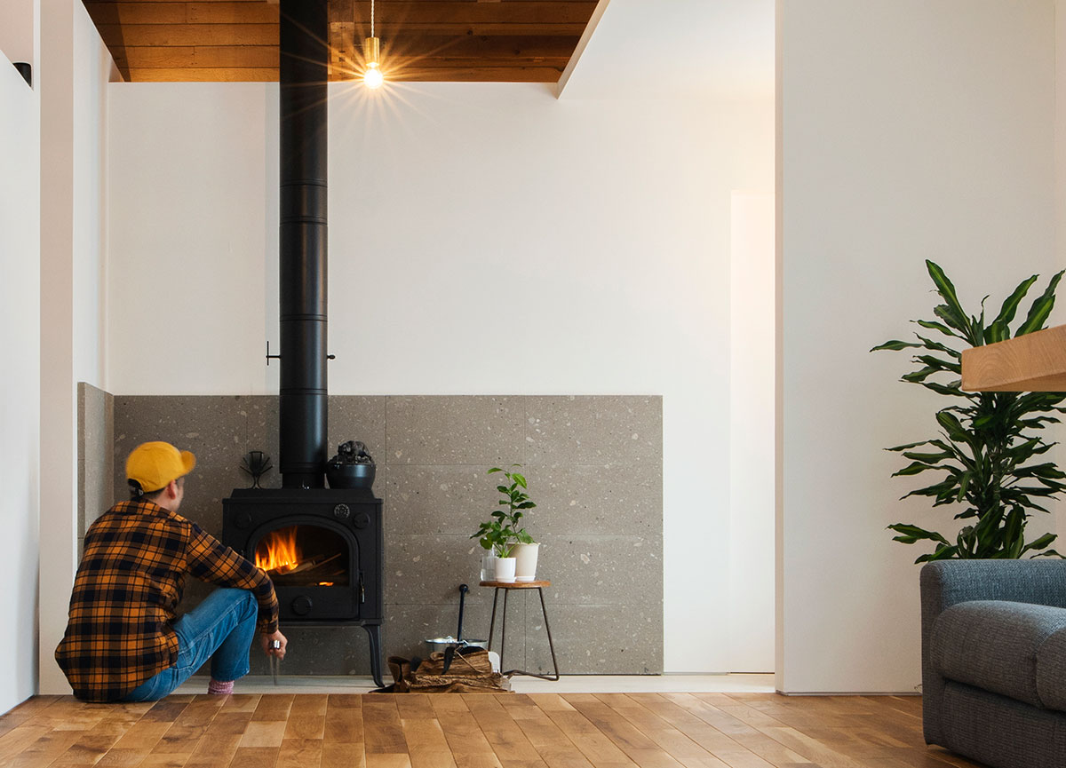 豊富なバリエーションが魅力。「タイル仕上げの炉壁」デザイン集 | 薪