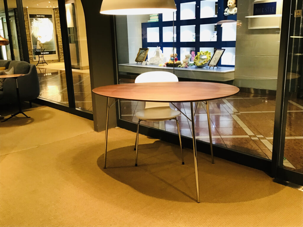 エッグテーブル展示しております – フリッツ・ハンセン正規専門店