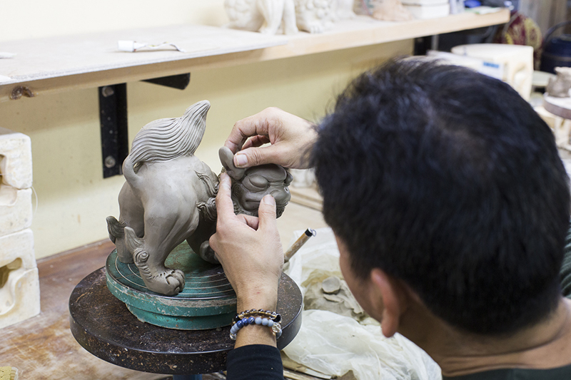 よみもの】沖縄の心を手のひらにのせて、壺屋焼のミニミニシーサー