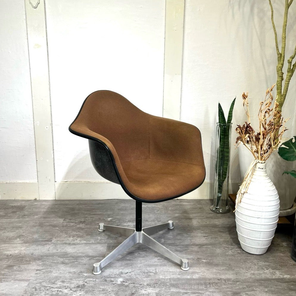ハーマンミラー Herman Miller アームシェルチェア コントラクトベース