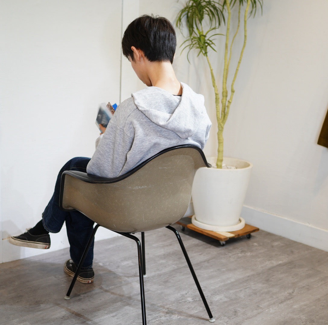 ハーマンミラー Herman Miller アームシェルチェア ナウガレザー 黒 H