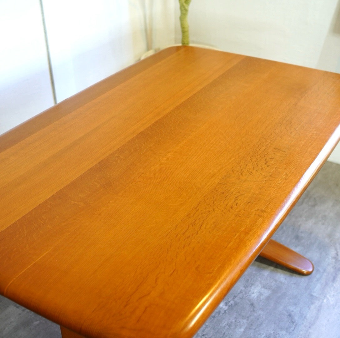 飛騨産業 / HIDA クレセント ナラ無垢材 ダイニングテーブル キツツキ