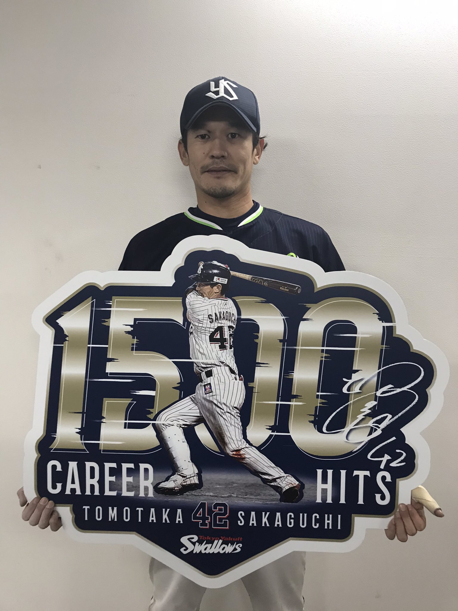 ヤクルトスワローズ坂口智隆選手 1500本安打達成！ | NEWS | NEWS