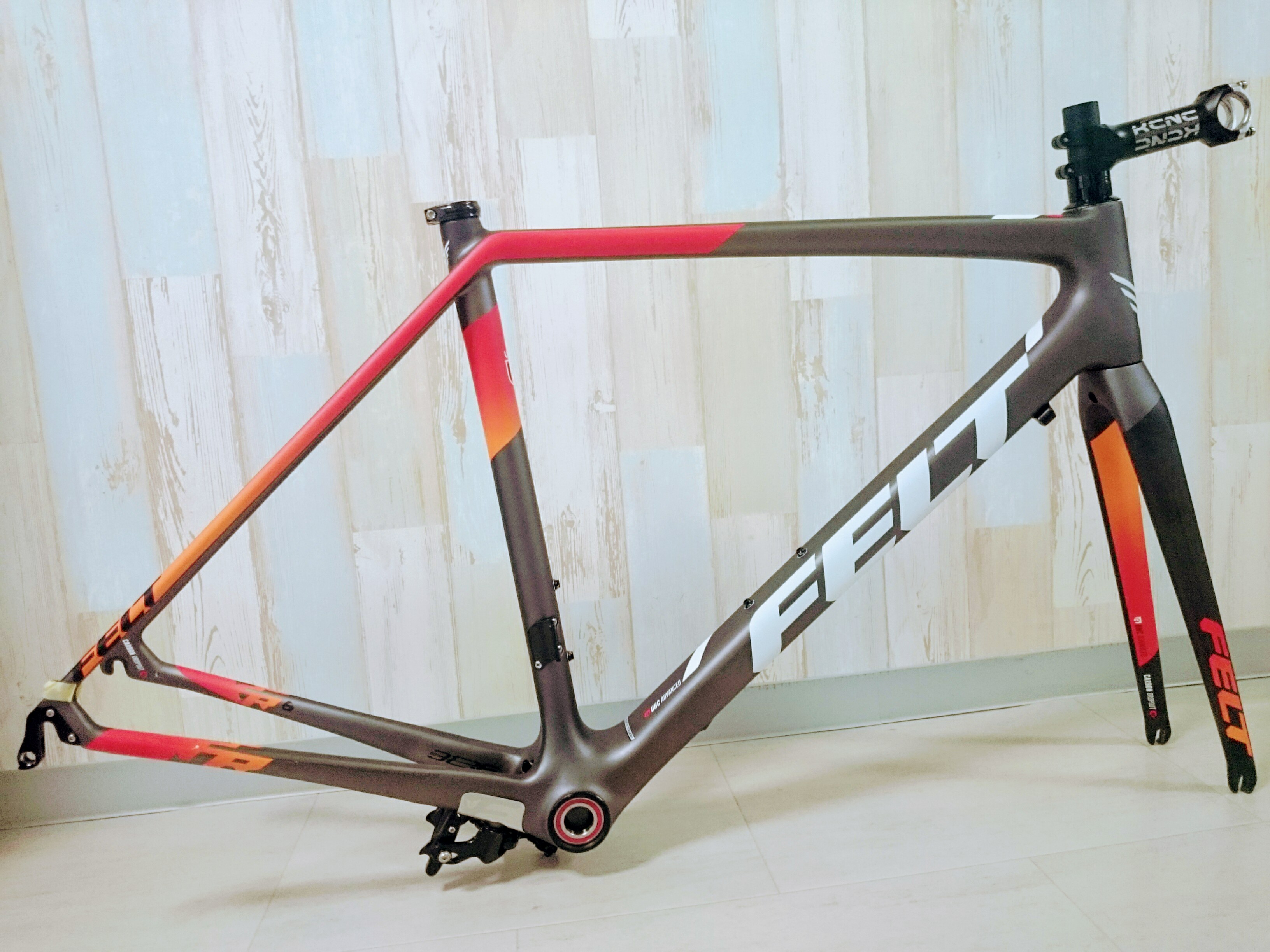 FELT FRカーボンフレームのディテール形状を解説