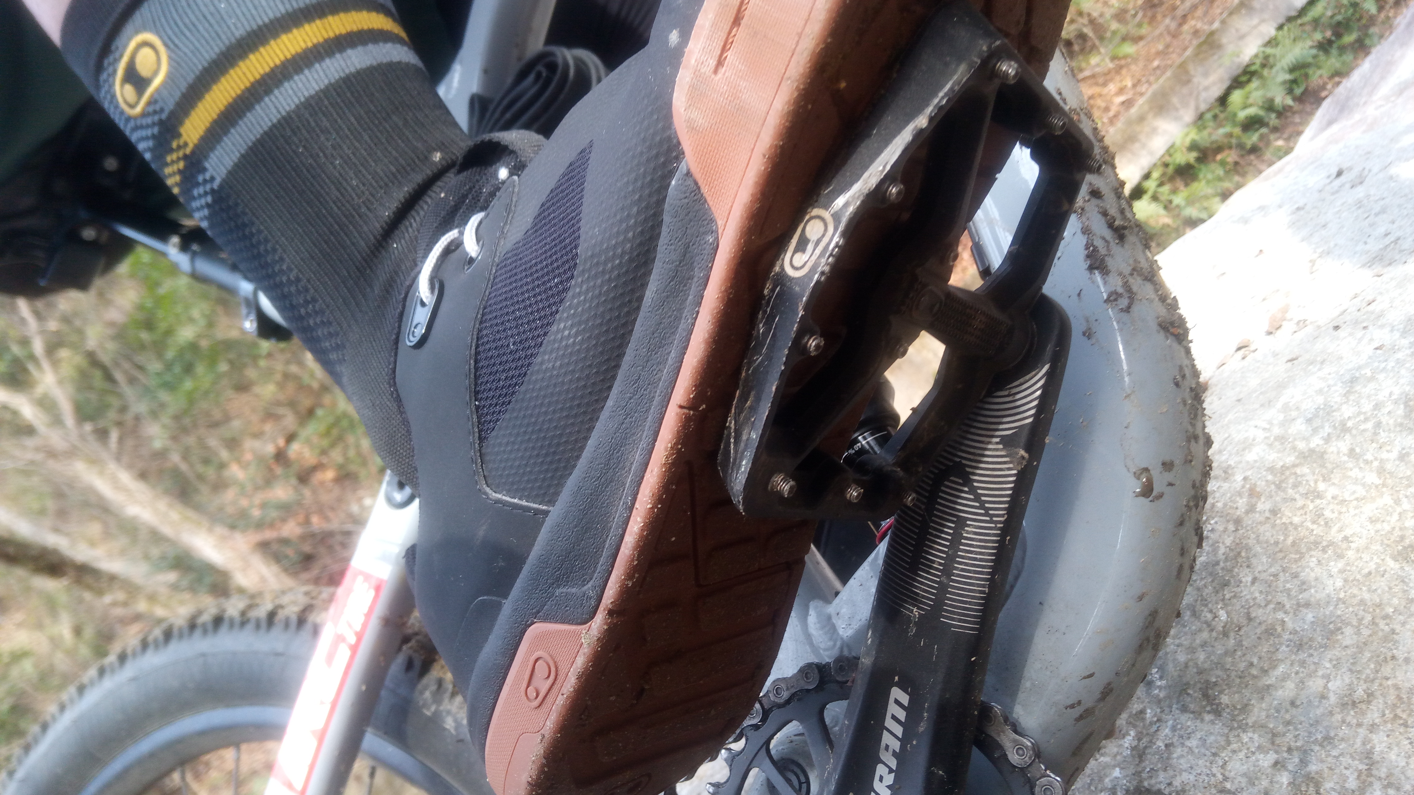 フラットペダル用MTBシューズ クランクブラザーズ「スタンプレース」実