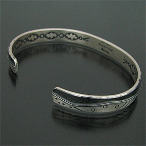 ナバホ族 マイケルローアンホース バングル NAVAJO 『BANGLE （Michael