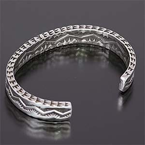 ナバホ族 Sunshine Reeves 4面スタンプ バングル 【送料無料】