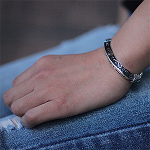 ナバホ族 Delayne Reeves #1トライアングルワイヤー アロー バングル