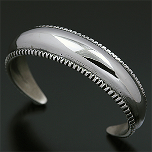 ナバホ族 Harrison Jim 3/4” インゴットシルバー リポウズ バングル