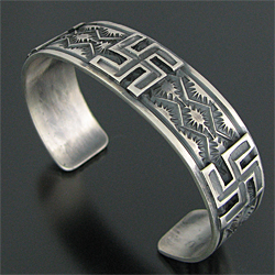 ナバホ族 Sunshine Reeves スワスティカ スタンプワーク バングル