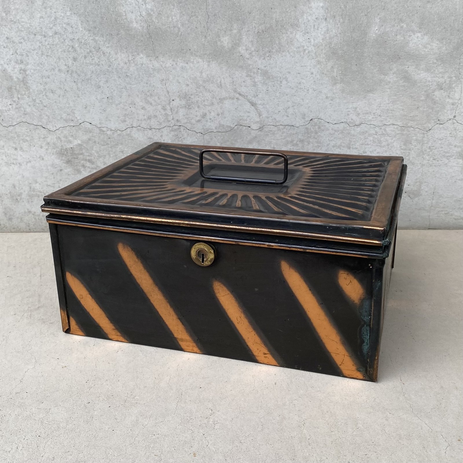 VINTAGE ANTIQUE JAPANNED BOX ヴィンテージ アンティーク ジャパンド