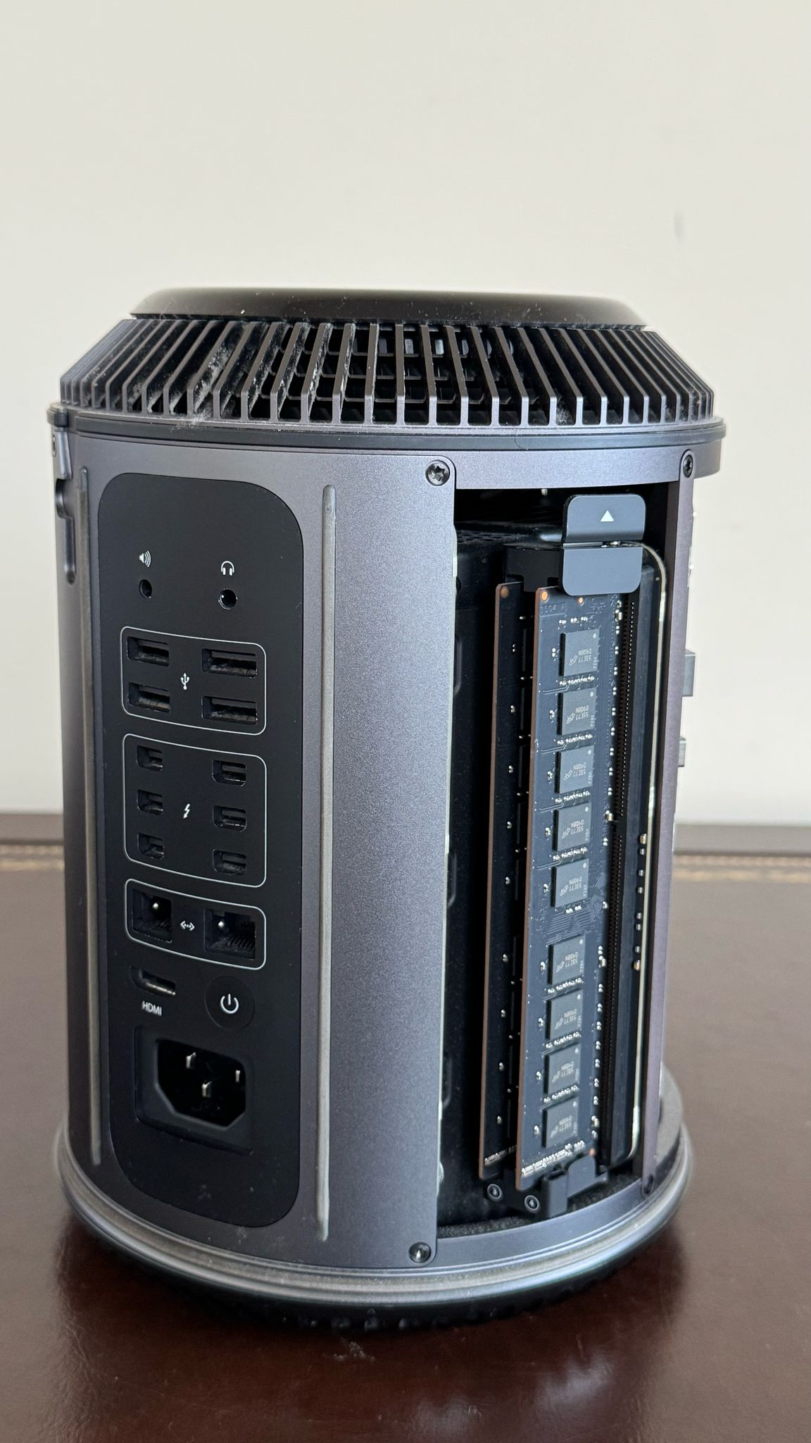 Apple Mac Pro A1481 | 3.7GHz Quad-Core Intel Xeon E5 Processor