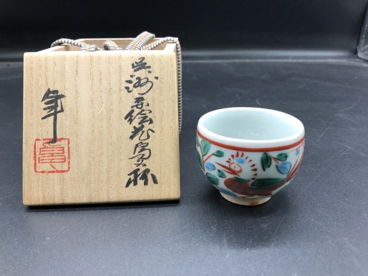 加藤卓男 作『呉須赤絵 花鳥文杯』 ｜骨董品買取 緑和堂