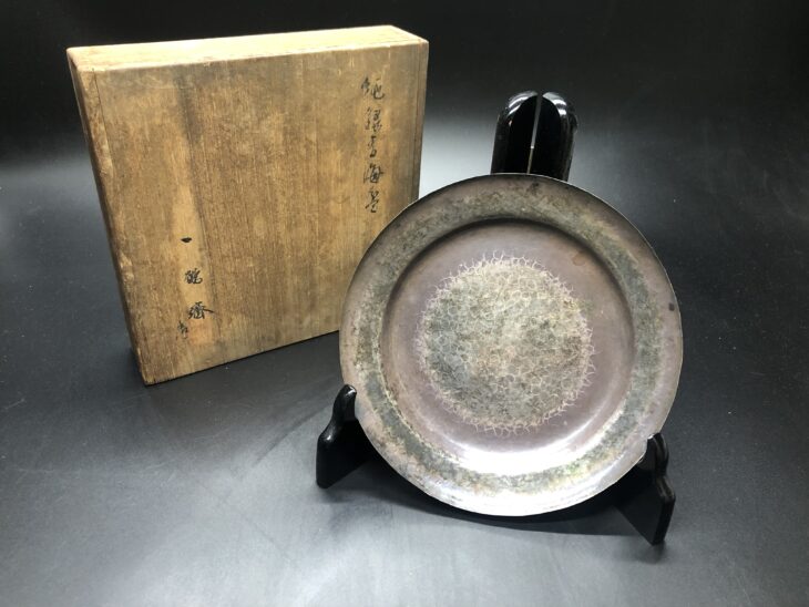 一鶴斎 作 『純銀青海盆』 ｜骨董品買取 緑和堂