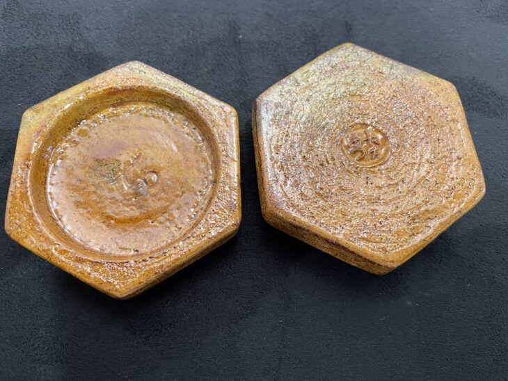 十代 大樋長左衛門 作 『飴釉香合』 ｜骨董品買取 緑和堂