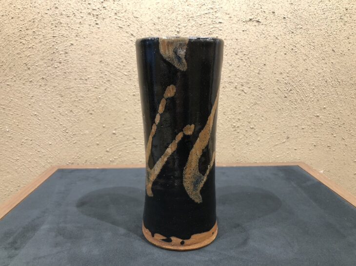 濱田 庄司 作『黒釉錆流掛 花生』 ｜骨董品買取 緑和堂
