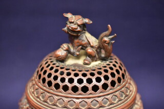 佐野宏采作 『玉乗り獅子 牡丹唐草 香炉』 ｜骨董品買取 緑和堂
