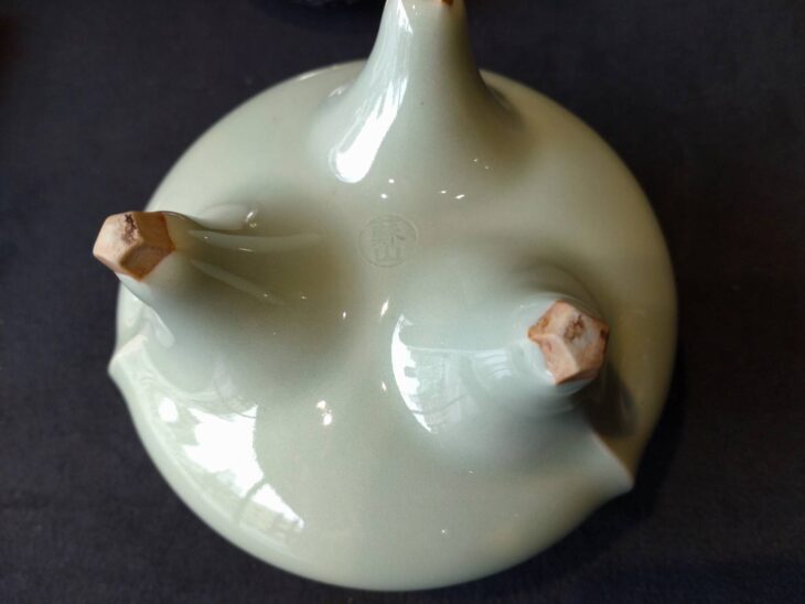 諏訪蘇山 『青磁袴腰香炉』 ｜骨董品買取 緑和堂