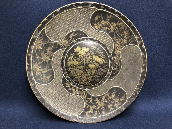 駒井製 『菊他象嵌皿』 買取価格相場｜骨董品買取 緑和堂