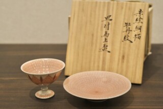 見附正康 作 『赤絵細描牡丹紋 皿付馬上盃』 ｜骨董品買取 緑和堂
