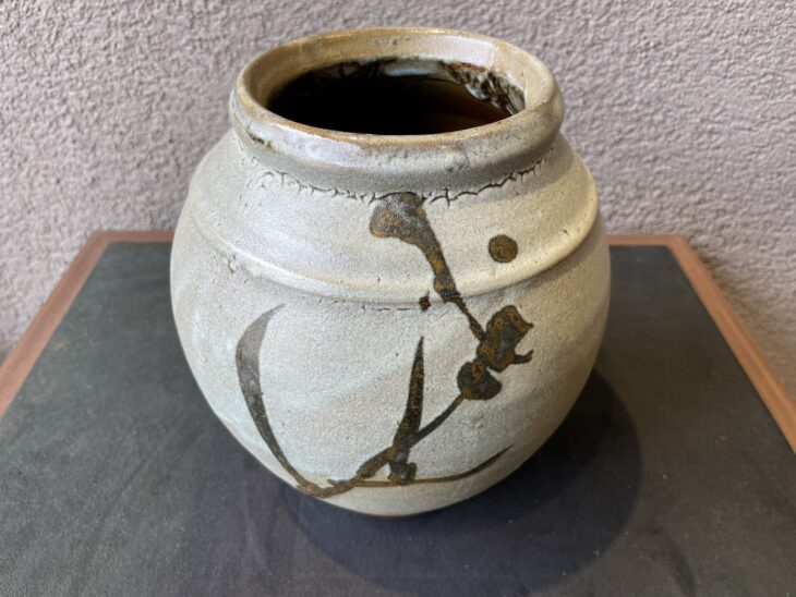 濱田庄司 『海鼡釉 鉄絵 花瓶』 ｜骨董品買取 緑和堂