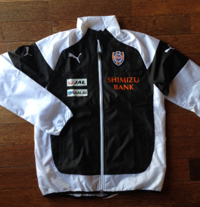 選手着用モデル『PUMA公式試合用アップシャツ』、『ウインドブレーカー