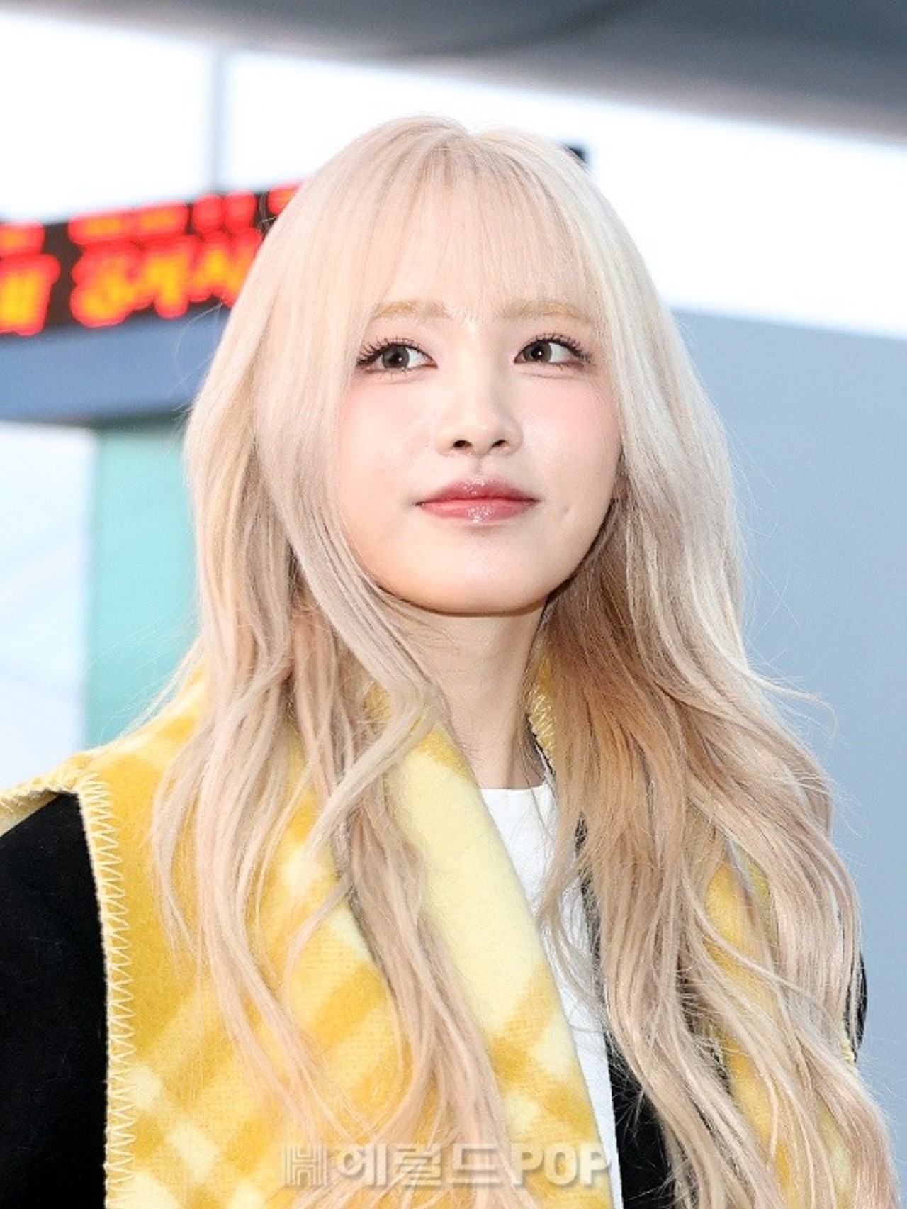 フォト】「IVE」のサプライズイベント、“リズ誕生日おめでとう～” | K