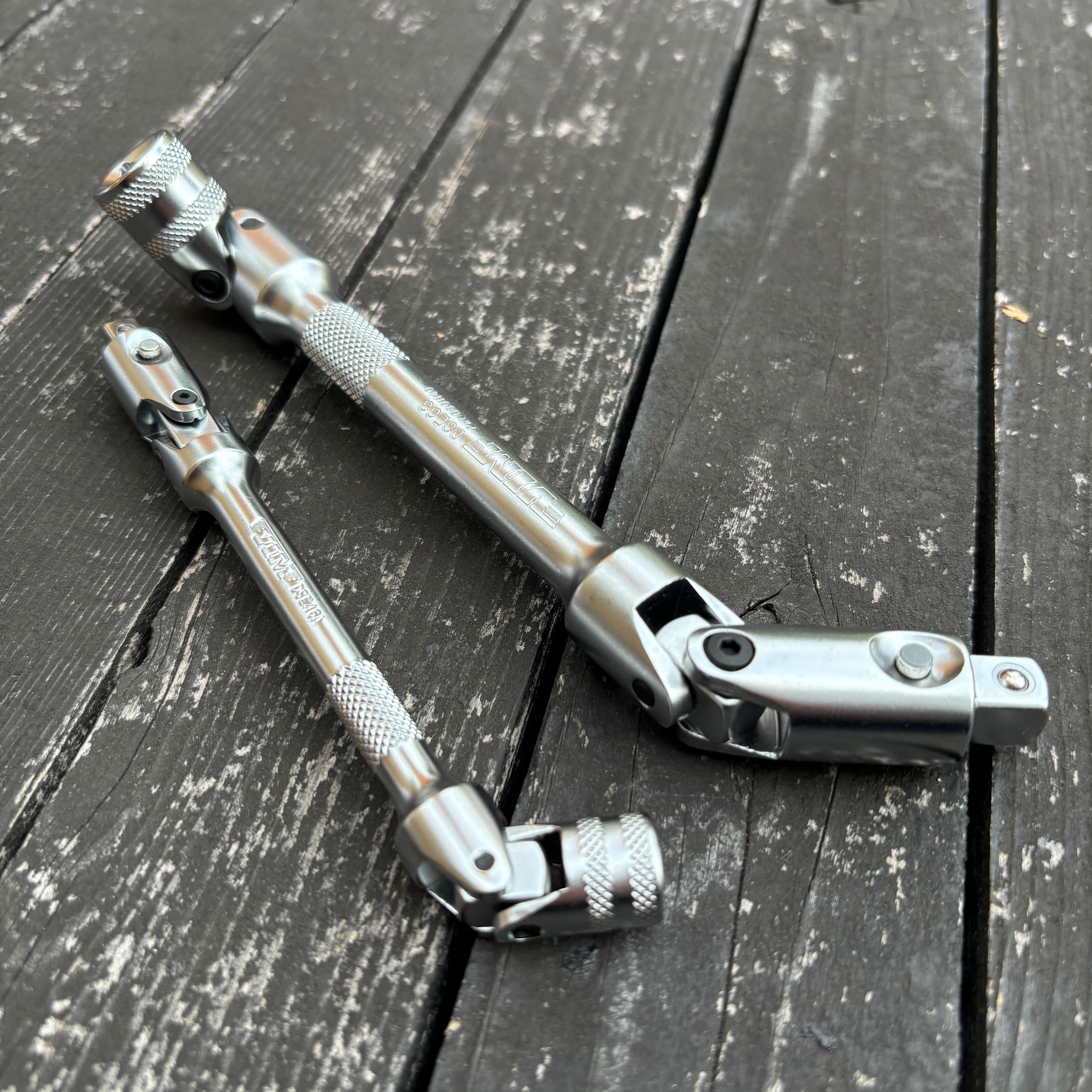 2カ所がクネクネ動くエクステンション「VIMTOOLS ダブルユニバーサル