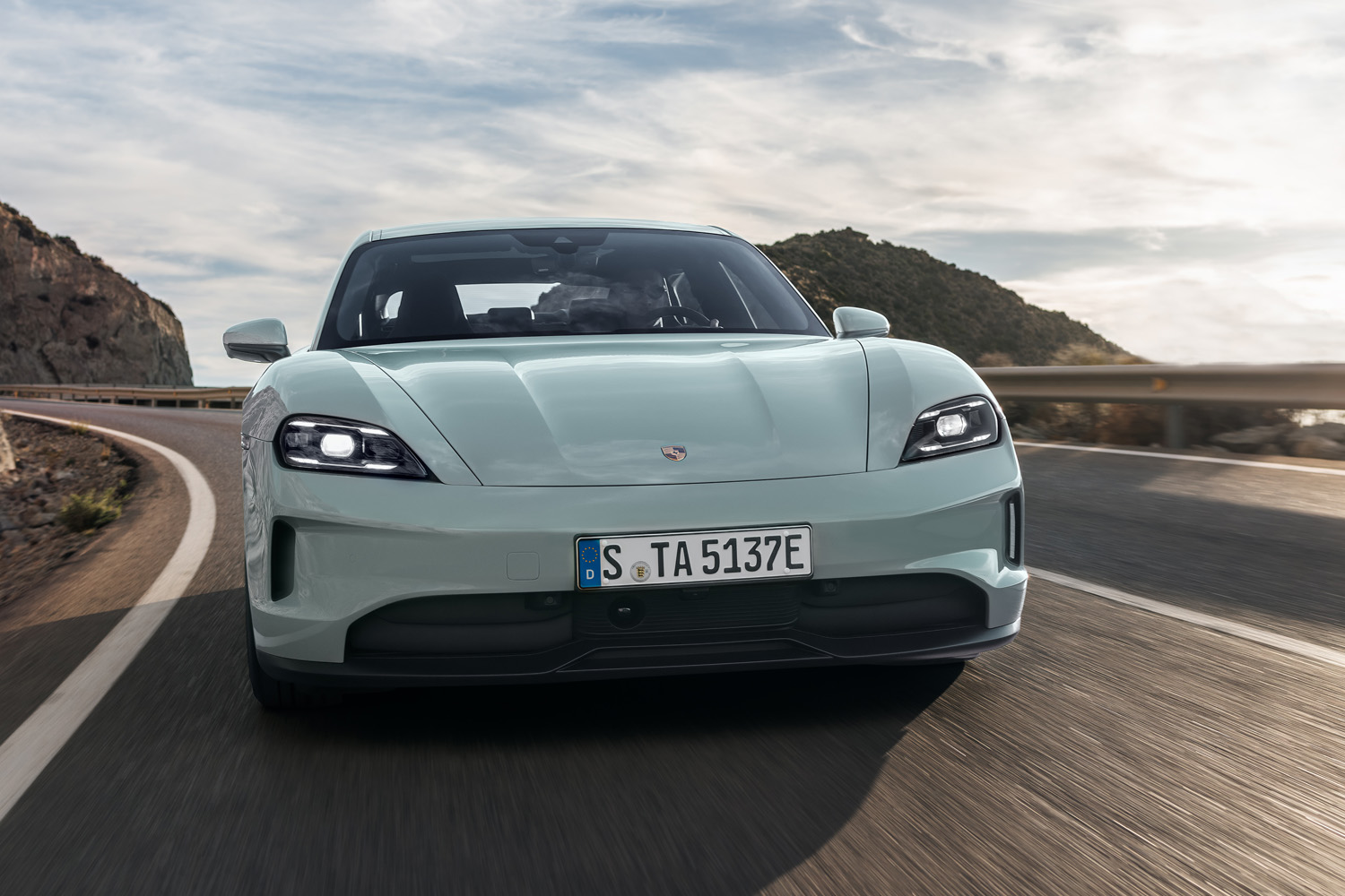 ポルシェジャパンが最新型「タイカン」の導入・展示イベントで大谷翔平