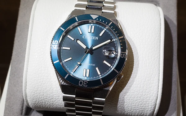 セイコーより、東京2025世界陸上を記念した国内限定ミニクロック