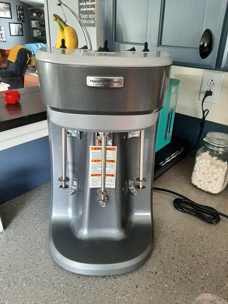Hamilton Beach HMD400R-CE Triple Spindle Drink Mixer - 220/240V
