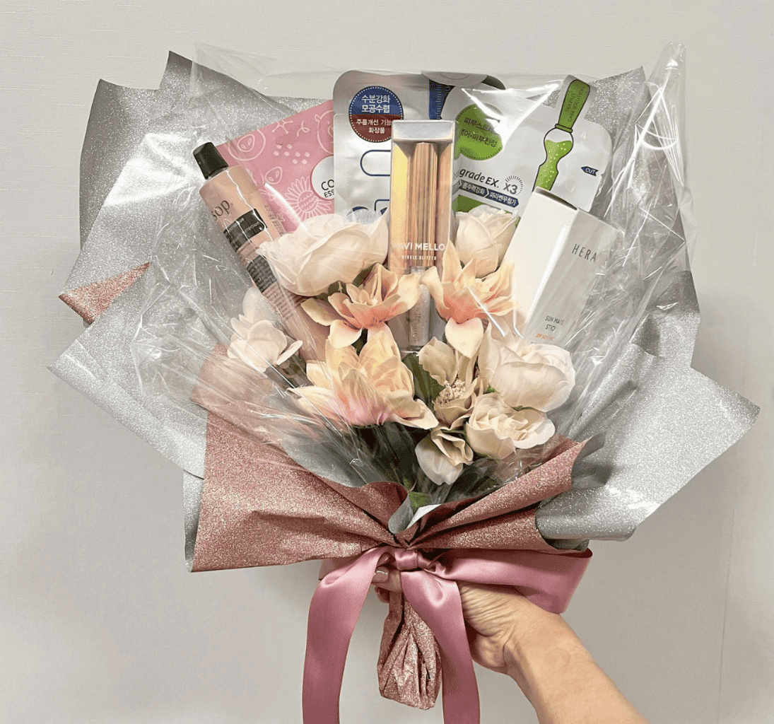 ブーケトスやお礼ギフトに♡『コスメブーケ』の作り方＆おすすめコスメ