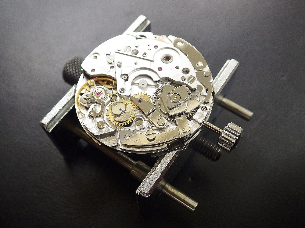 時計修理技術者コラムVol.32 クロノグラフのセンターセコンドの針飛び