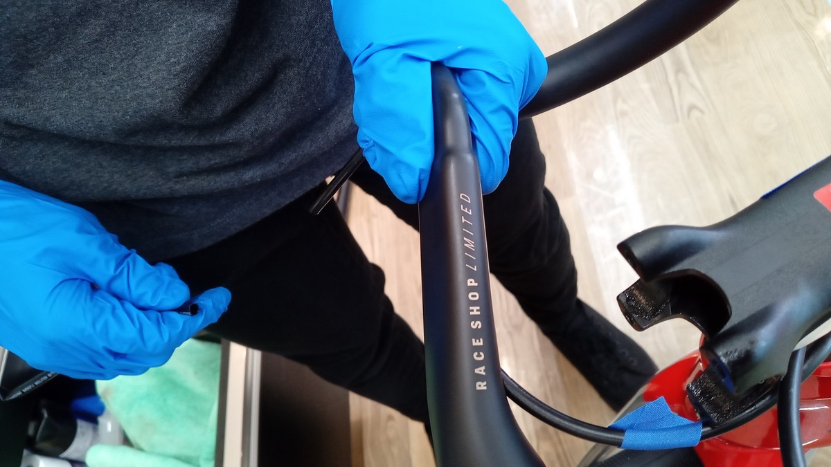 丸亀店】新発売のボントレガー RSL Aeroハンドルバーを装着してみた