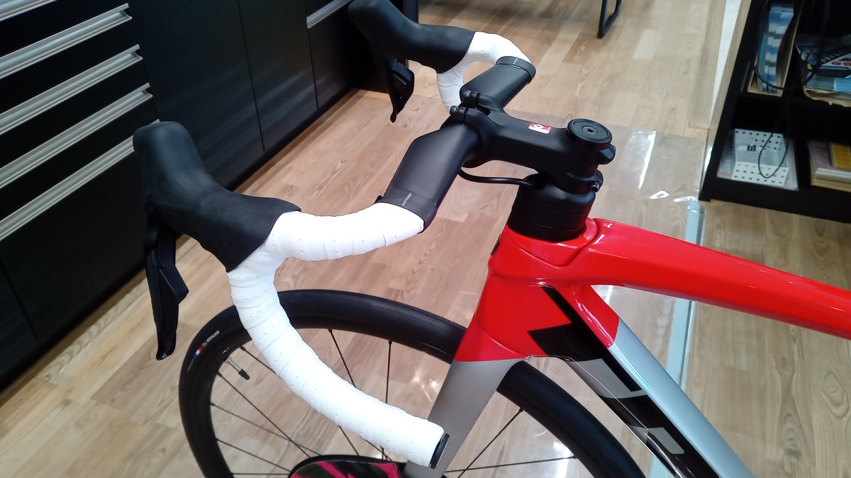 丸亀店】新発売のボントレガー RSL Aeroハンドルバーを装着してみた