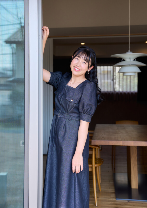 菅沼菜々、“初の写真集”が発売！全て私服で撮影 | ワッグルONLINE