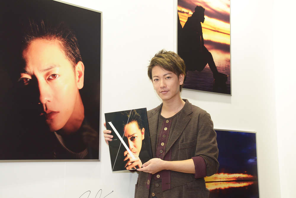 俳優デビュー10周年を迎えた佐藤健の写真集＋DVDブック『X（ten）』大