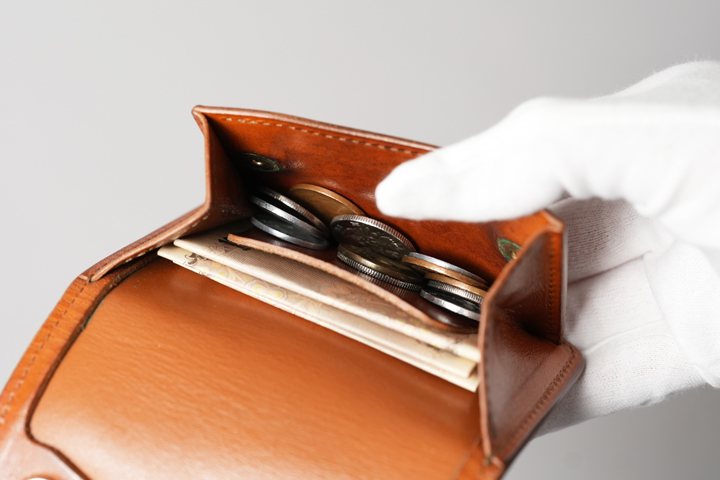 多機能型コインケース・サドルプルアップ/TONGUE(タング)についての