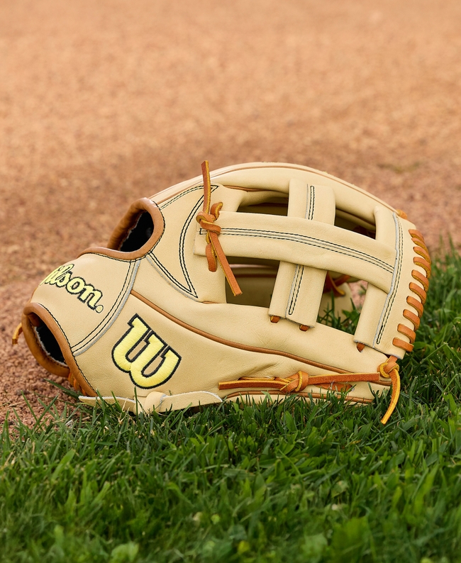 2026 A2000® Classics Series EL3 11.75” Infield Glove | Wilson
