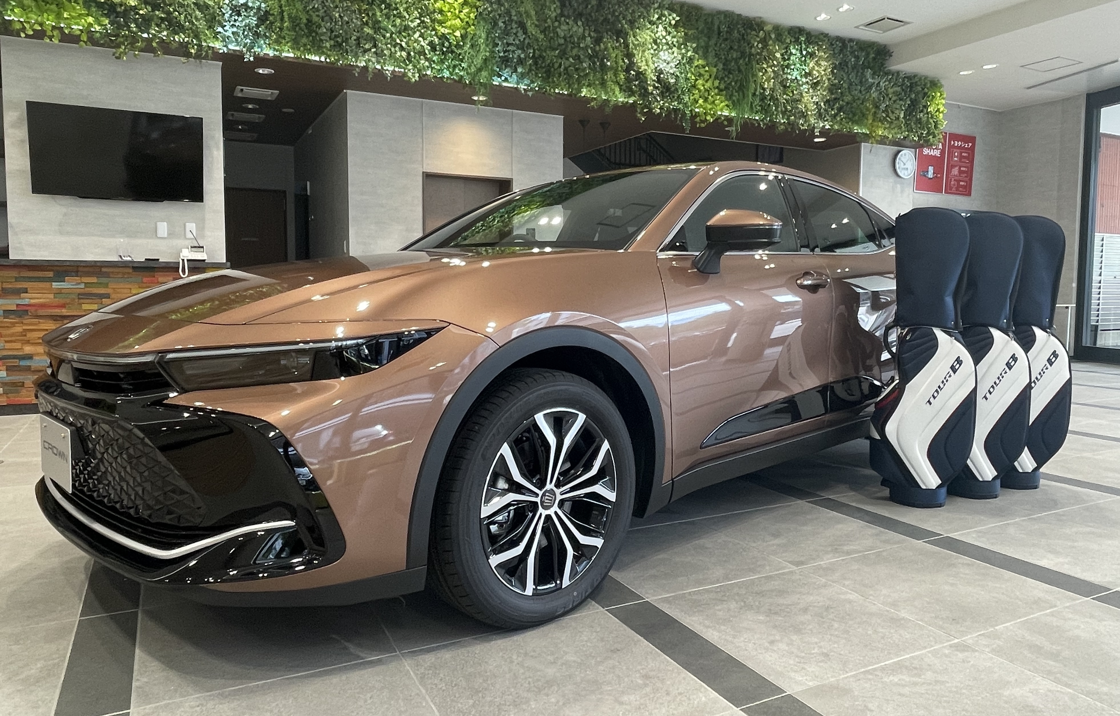 新型クラウンにゴルフバッグを積んでみた！ | トヨタの事ならトヨタ