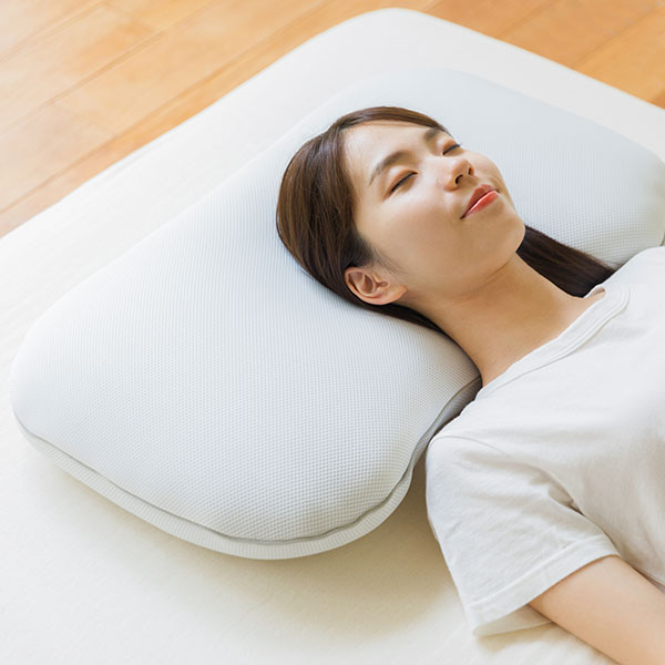 まくら選びのコツ/高めの枕｜東洋羽毛公式通販サイト【公式】