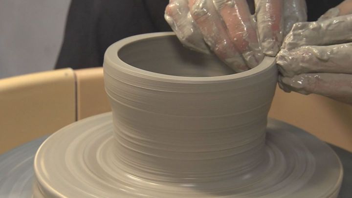 大手メーカー辞め芸大へ…世界が認めた独創的な陶芸作品 新進気鋭の陶