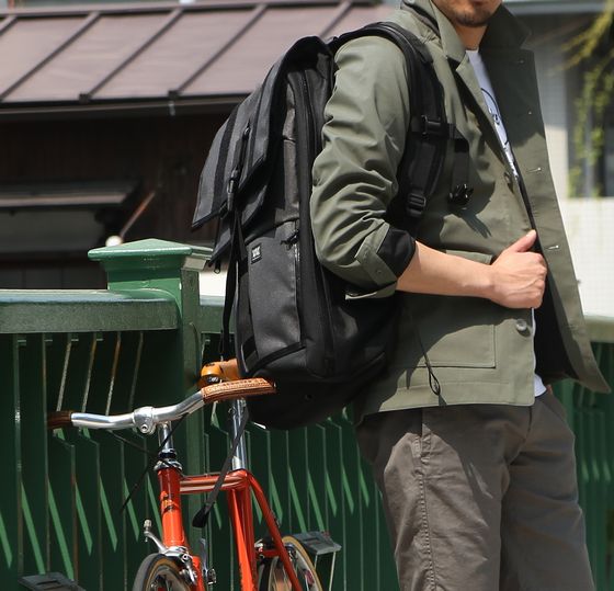 10秒で倍に膨らむバックパック｜TOKYOlife