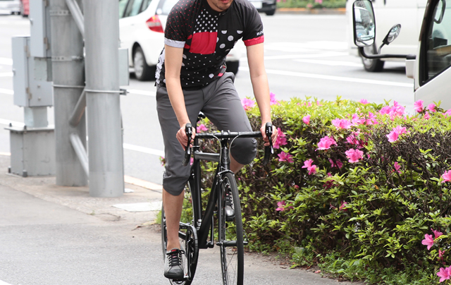 選ばれるだけの理由がある、今旬のクロップドパンツ3選。｜TOKYOlife